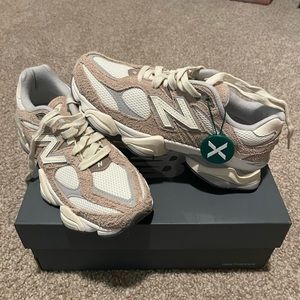 New balance women’s 9060 driftwood size 8 new with tags bought from stock X